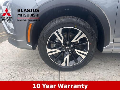 Mercury Gray Metallic 2026 Mitsubishi Eclipse Cross SEL