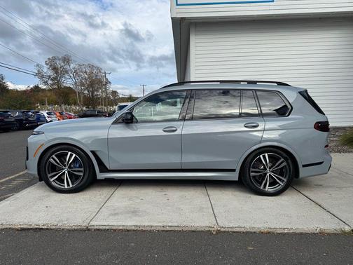Gray Metallic 2025 BMW X7 M60i