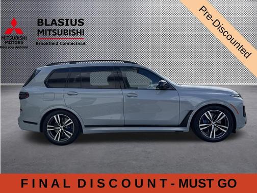 Gray Metallic 2025 BMW X7 M60i