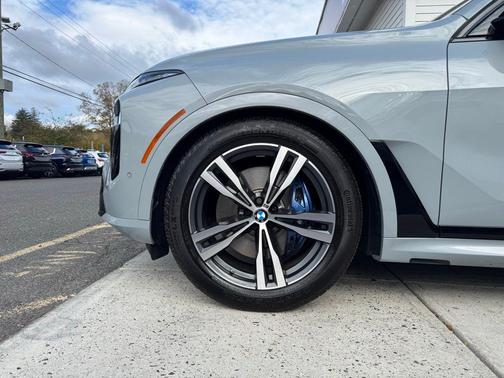 Gray Metallic 2025 BMW X7 M60i