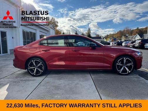 2023 Volvo S60 B5 Plus Dark Theme