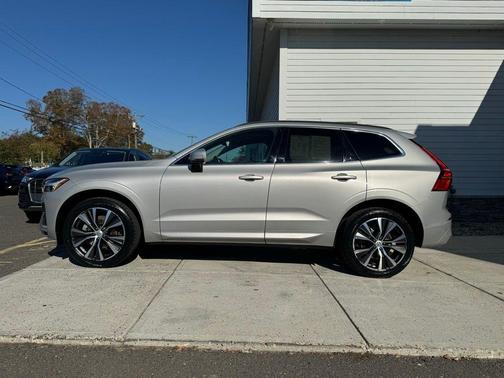 2022 Volvo XC60 B5 Momentum