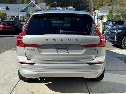 2022 Volvo XC60 B5 Momentum