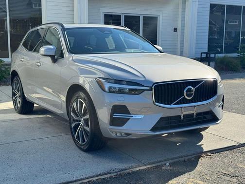 2022 Volvo XC60 B5 Momentum