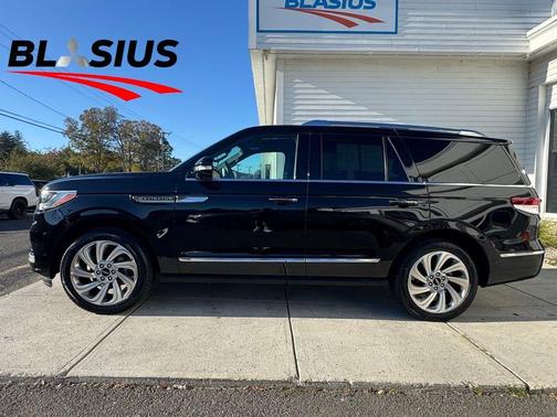 2022 Lincoln Navigator Standard