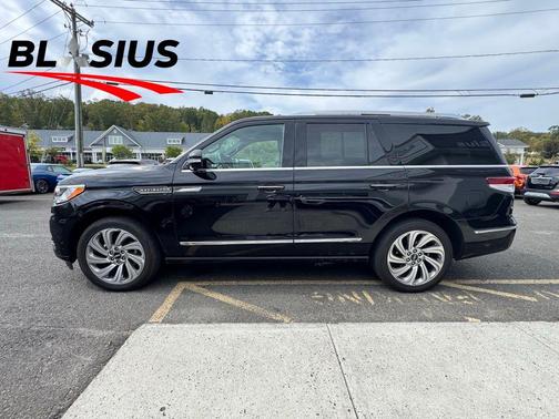2022 Lincoln Navigator Standard