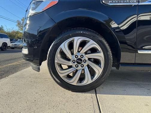 2022 Lincoln Navigator Standard