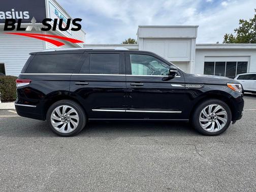 2022 Lincoln Navigator Standard