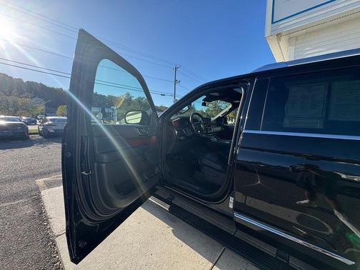 2022 Lincoln Navigator Standard