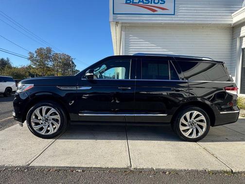 2022 Lincoln Navigator Standard