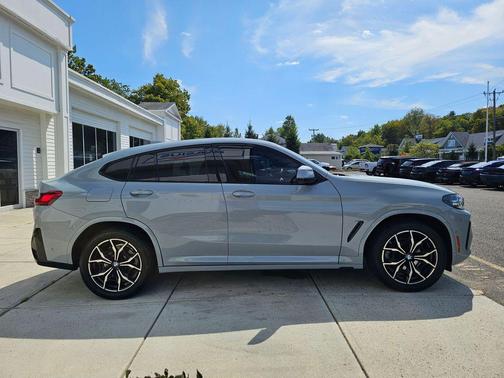 2023 BMW X4 xDrive30i