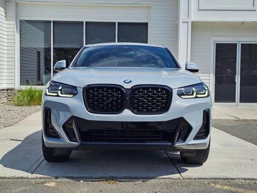 2023 BMW X4 xDrive30i