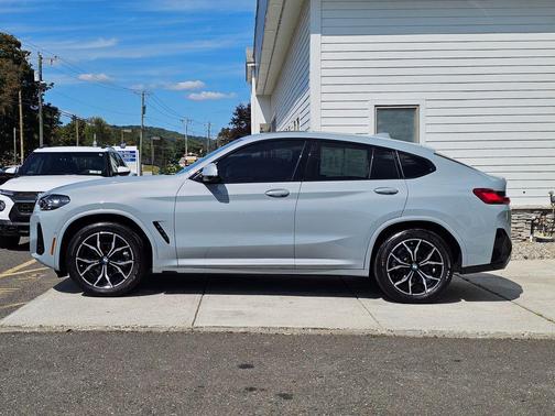 2023 BMW X4 xDrive30i