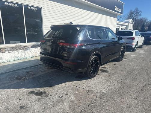 2024 Mitsubishi Outlander SE Black Edition