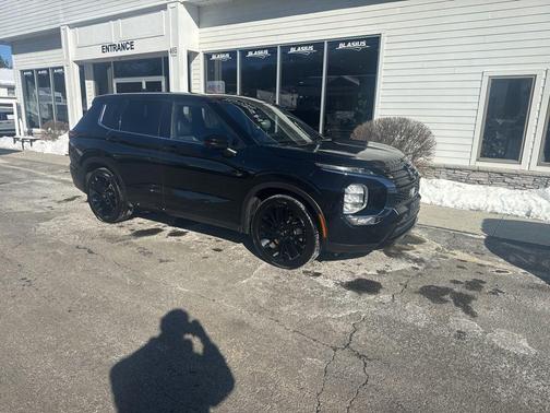 2024 Mitsubishi Outlander SE Black Edition