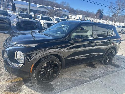 2024 Mitsubishi Outlander SE Black Edition
