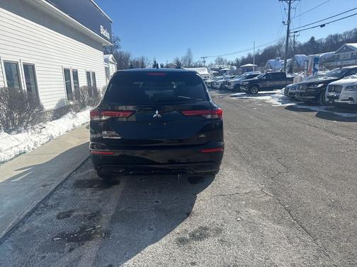 2024 Mitsubishi Outlander SE Black Edition