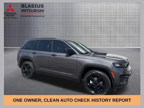 Metallic 2023 Jeep Grand Cherokee Altitude
