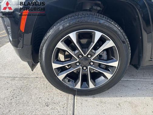 Diamond Black 2023 Jeep Grand Cherokee L Overland