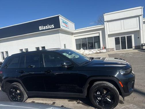 2023 Jeep Grand Cherokee Altitude