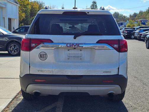 2017 GMC Acadia SLE-2
