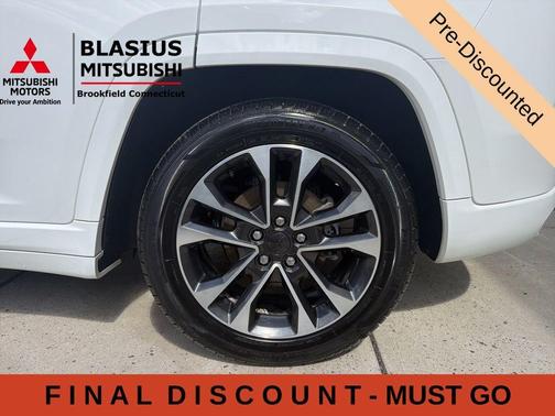 Bright White Clearcoat 2023 Jeep Grand Cherokee Overland