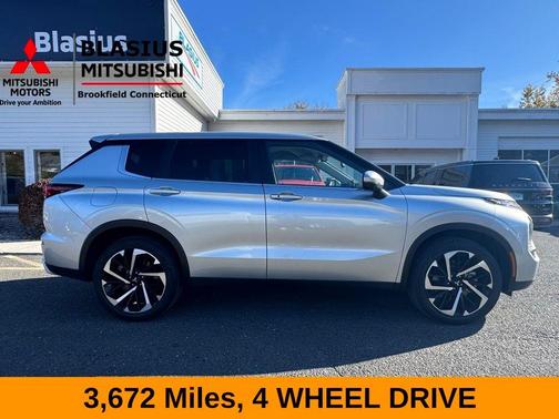 2024 Mitsubishi Outlander SE