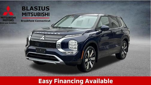 Cosmic Blue 2026 Mitsubishi Outlander SE