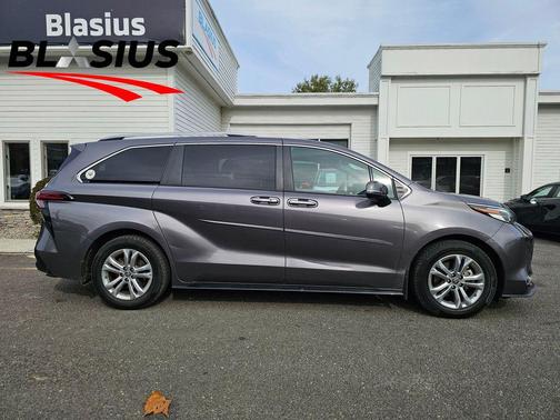 2022 Toyota Sienna Platinum 7 Passenger