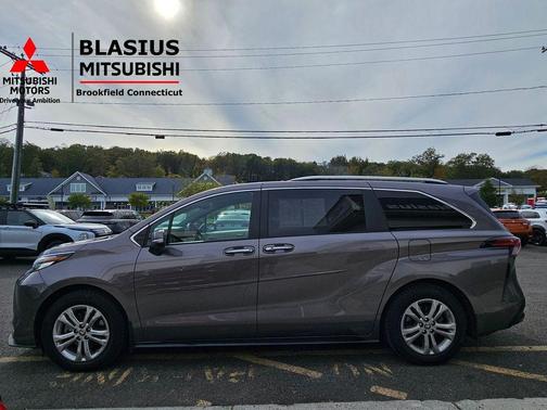 2022 Toyota Sienna Platinum 7 Passenger
