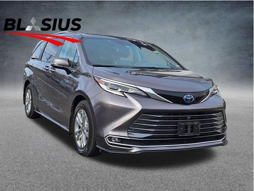 2022 Toyota Sienna Platinum 7 Passenger