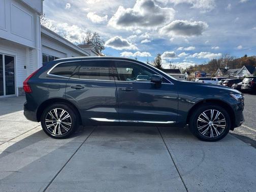 2022 Volvo XC60 B5 Inscription