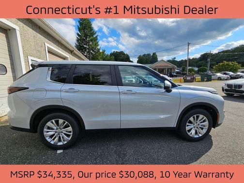 2025 Mitsubishi Outlander ES