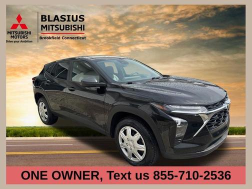 Mosaic Black Metallic 2024 Chevrolet Trax LS