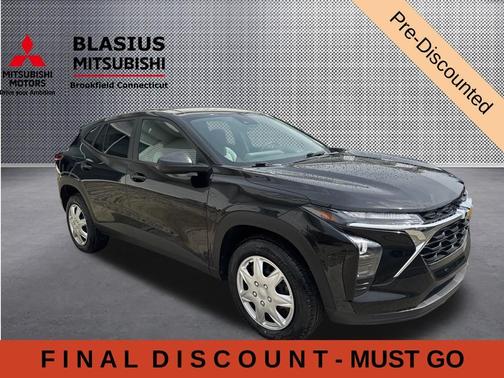 Mosaic Black Metallic 2024 Chevrolet Trax LS