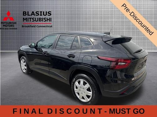 Mosaic Black Metallic 2024 Chevrolet Trax LS