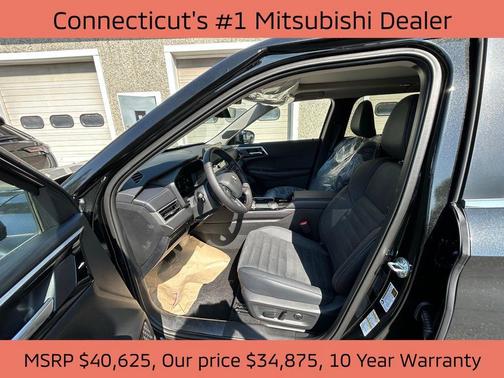 2025 Mitsubishi Outlander SE