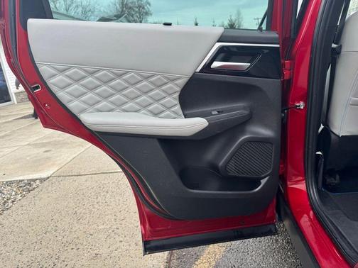 2023 Mitsubishi Outlander PHEV SEL