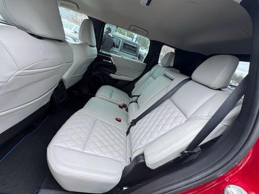 2023 Mitsubishi Outlander PHEV SEL