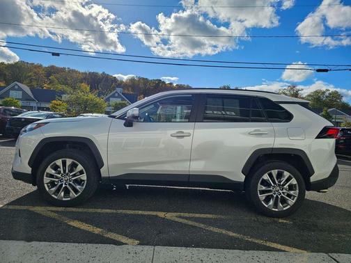 2025 Toyota RAV4 XLE Premium