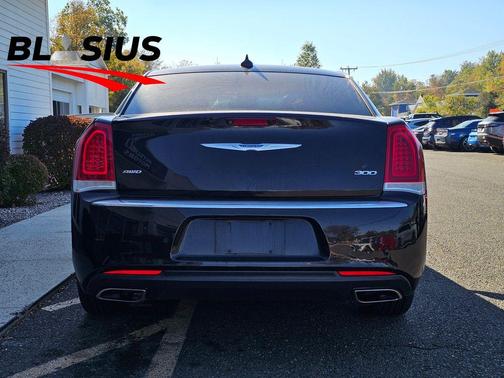 2021 Chrysler 300 Touring