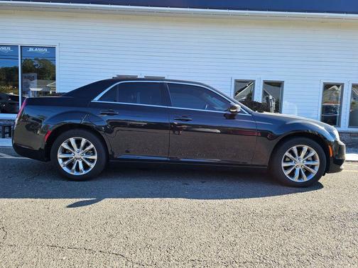 2021 Chrysler 300 Touring