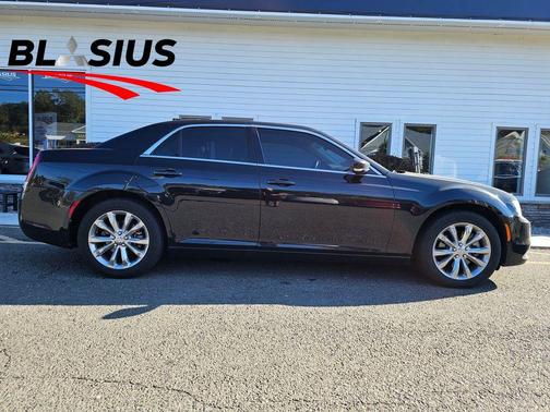 2021 Chrysler 300 Touring