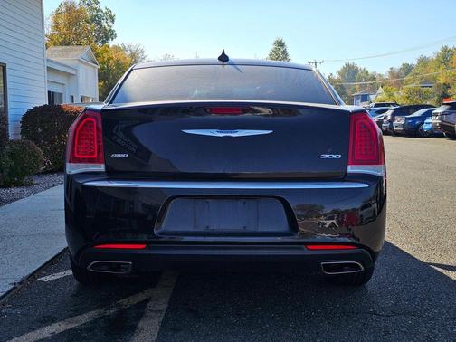 2021 Chrysler 300 Touring