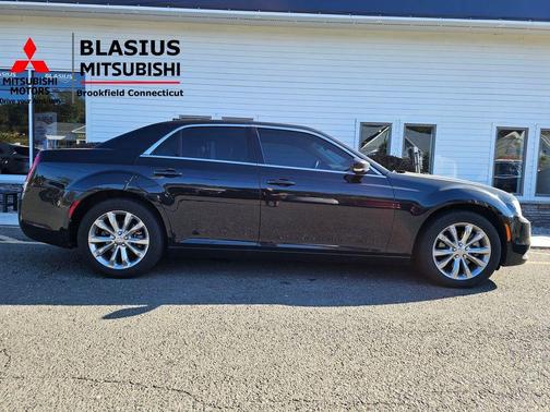 2021 Chrysler 300 Touring