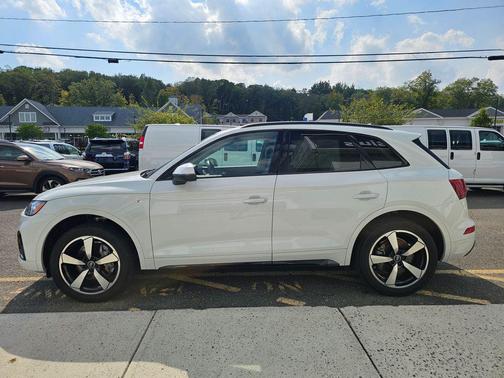 2022 Audi Q5 45 S line Premium Plus