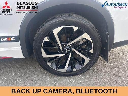 White Diamond / Black 2023 Mitsubishi Outlander PHEV SE