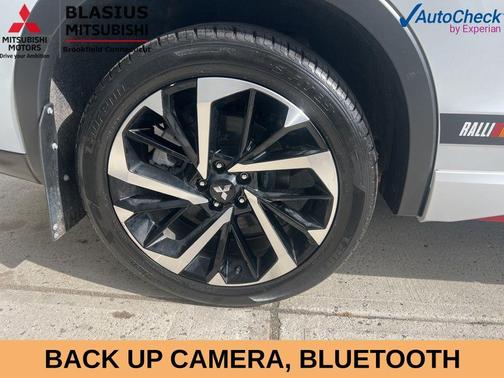 White Diamond / Black 2023 Mitsubishi Outlander PHEV SE