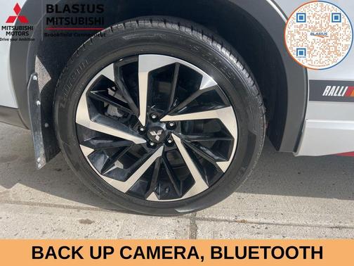 White Diamond / Black 2023 Mitsubishi Outlander PHEV SE