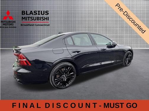 Onyx Black Metallic 2024 Volvo S60 B5 Plus Black Edition